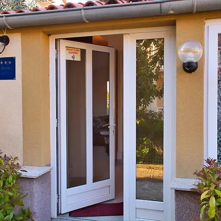 La Perla Appartement *